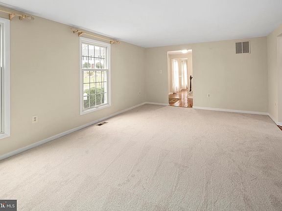 5th image of 2653 Petersborough St