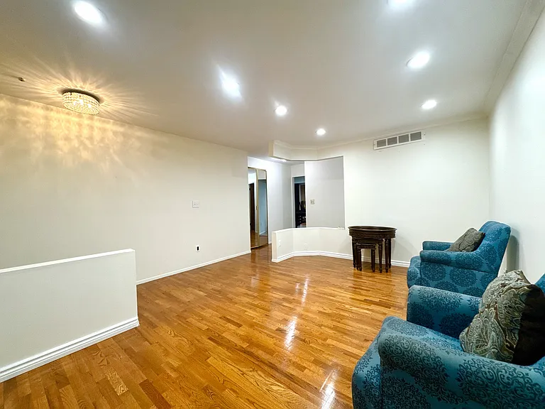 2868 Groves Dr — Photo 8