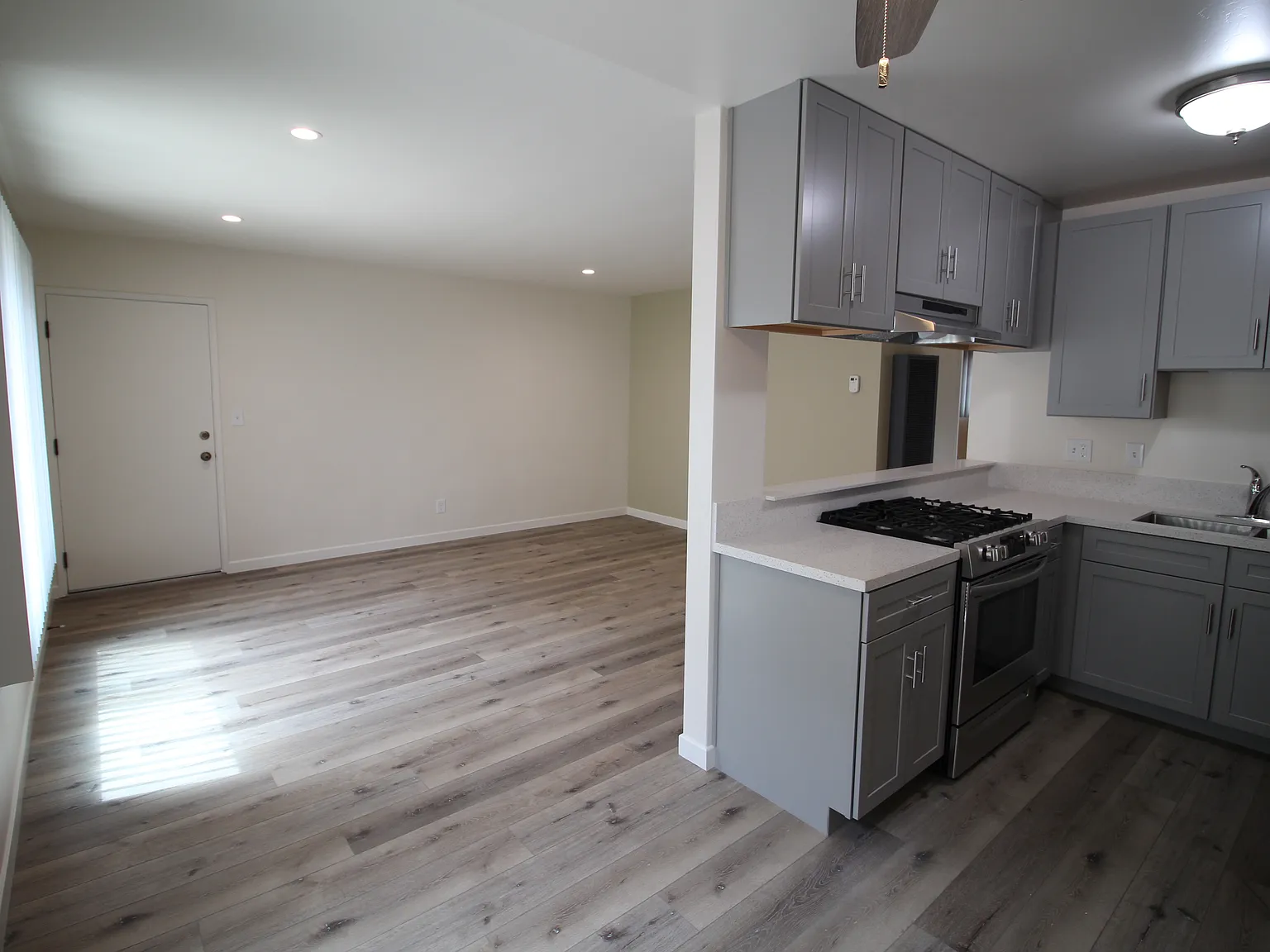 2 bed, 800 sqft, $2,340 — Photo 3