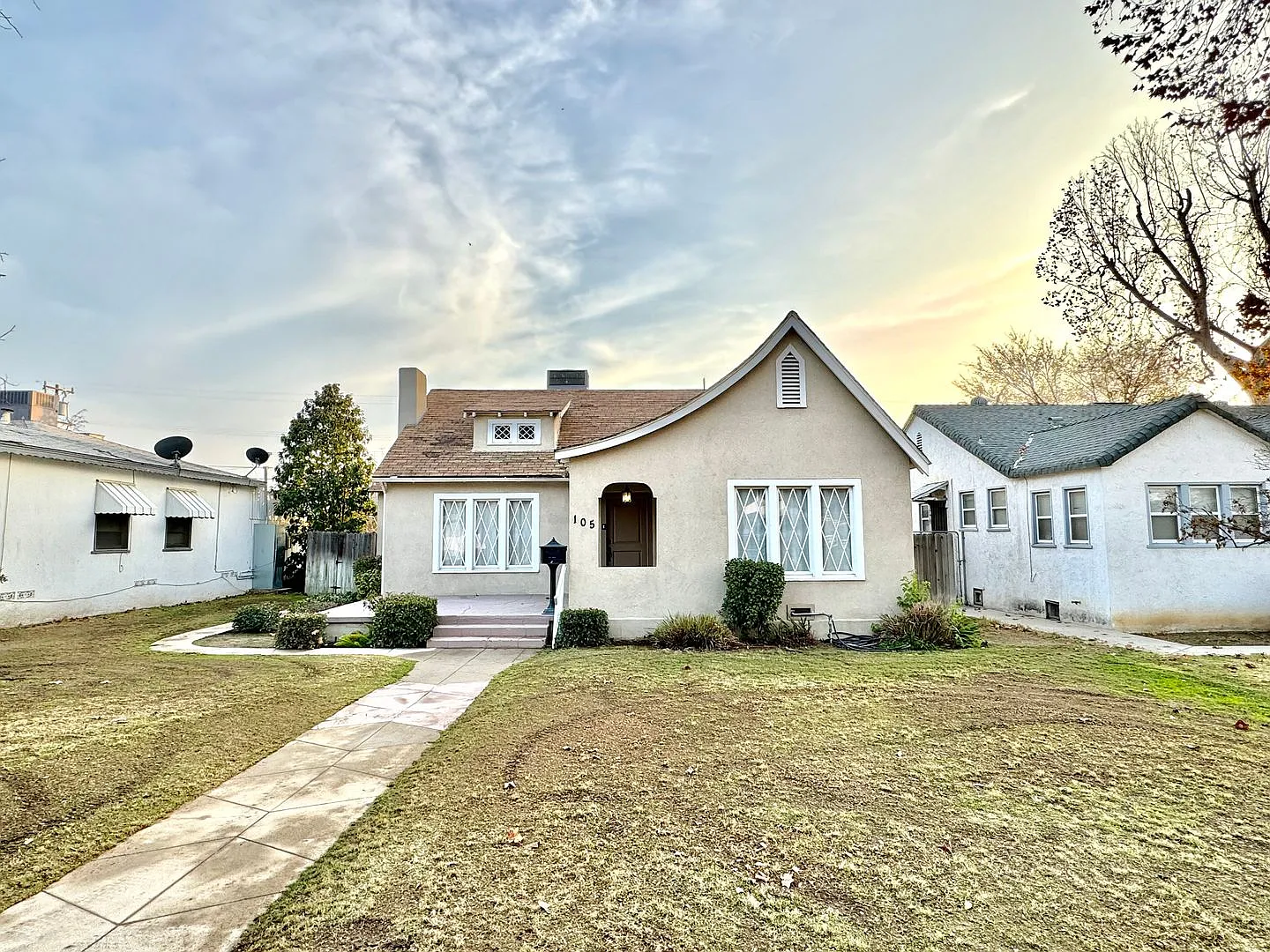 Charming two bedroom! — Photo 1