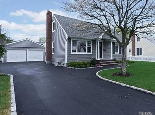 3695 Condor Rd, Levittown, NY 11756