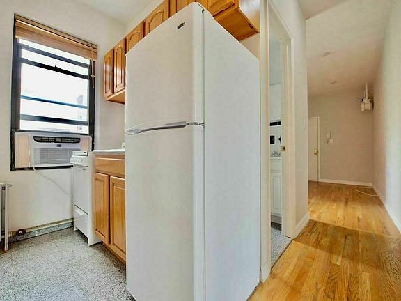 4th image of 70 Kenmare St #34R