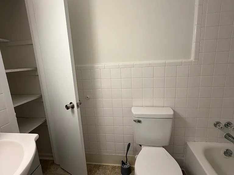 112 Longwood Ln #B — Photo 13