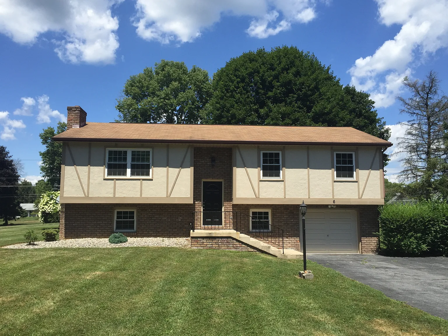 6 Clover Ln photo 1