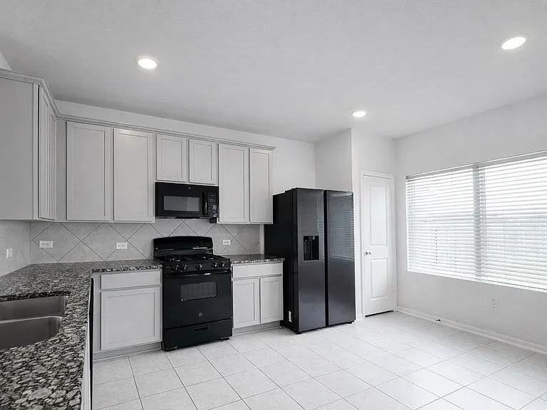 511 Pulitzer Dr — Photo 8