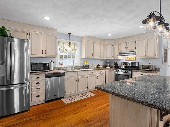 5th image of 2 Parker Cir