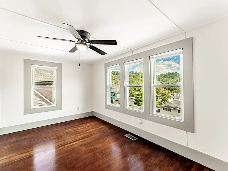 210 Dewey St — Photo 17