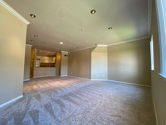 All lights in the apartment are LED lights.