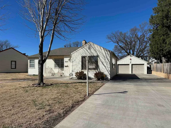 2621 Paseo Dr, Great Bend, KS 67530