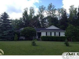 9188 Eagle Run Dr, Brighton, MI 48116