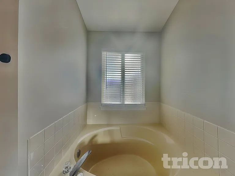 2005 Alpine Way — Photo 6
