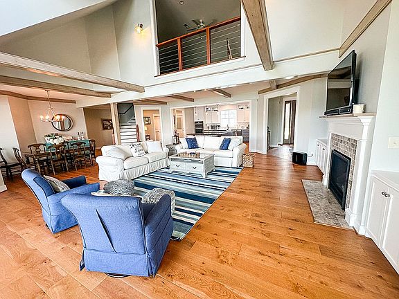 4th image of 165 N Teachs Point Rd