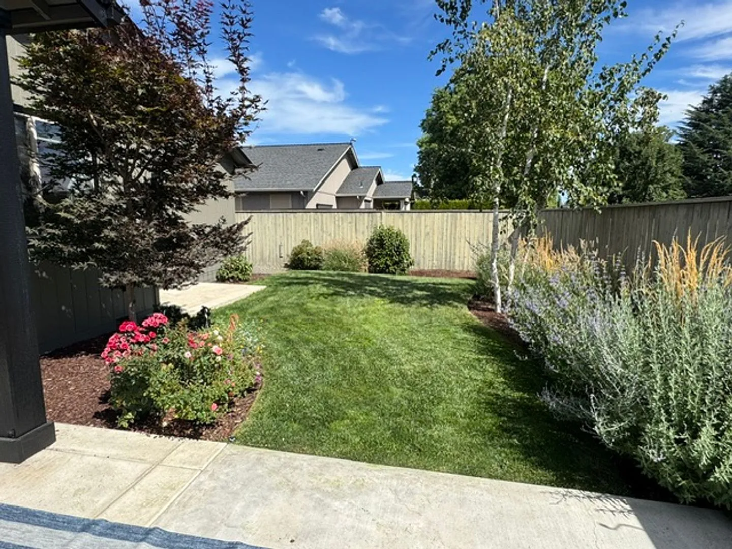 Spacious & Beautiful 3-Bedroom Home With Central A/C & Fireplace! — Photo 3
