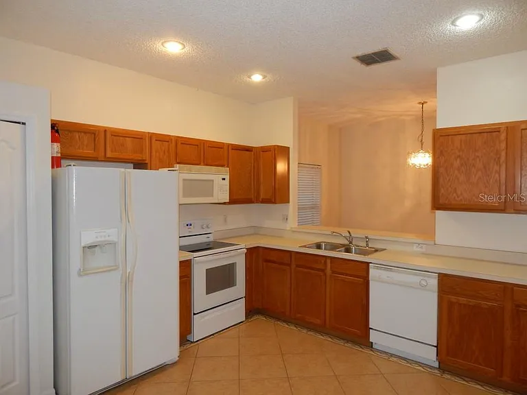 4434 Waterside Pointe Cir — Photo 3