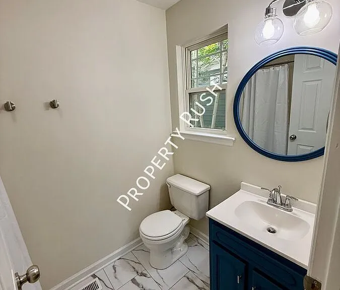 709 N Holly St — Photo 25
