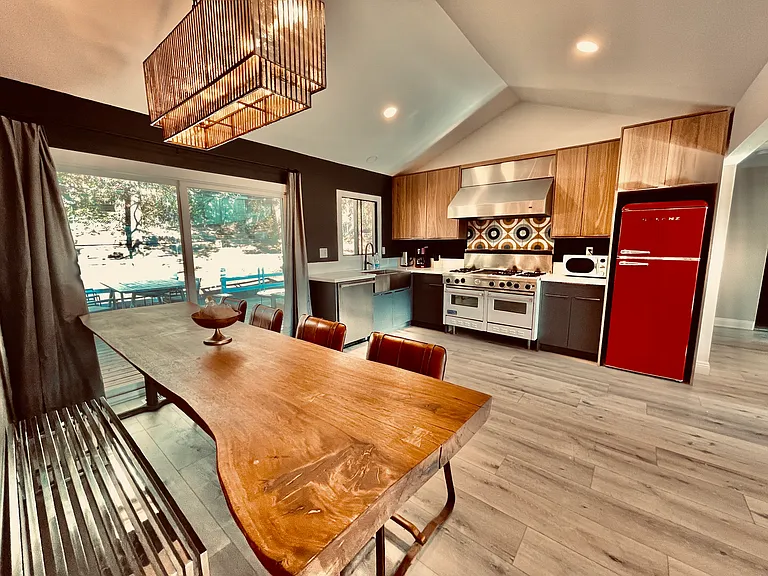 Moonridge Rd — Photo 2