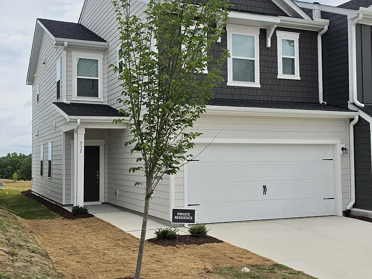 517 Sunset Lake Dr — Photo 1