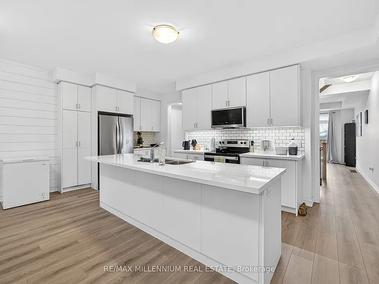 505 Dundas St E — Photo 22