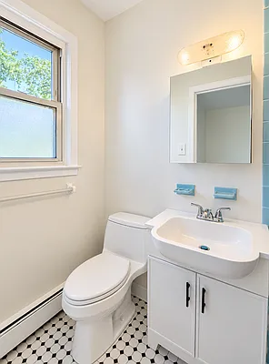 Bathroom, photo 2