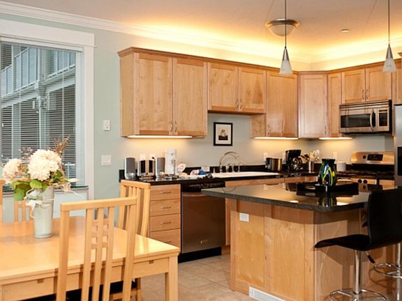 5th image of 1723 NW Harbor Ave #5