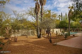 5th image of 8401 E Brookhill Dr