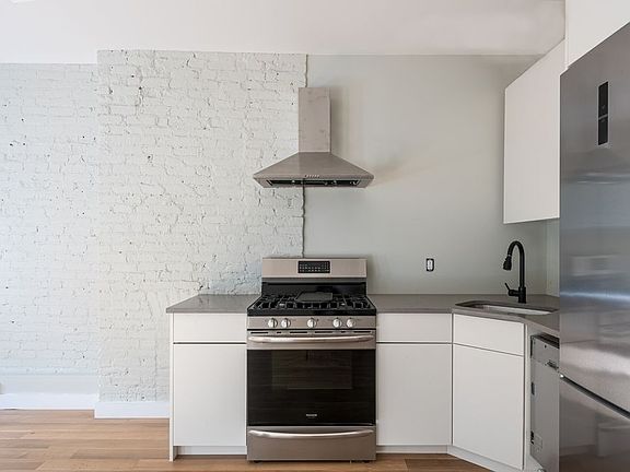 4th image of 394 Henry St APT 3