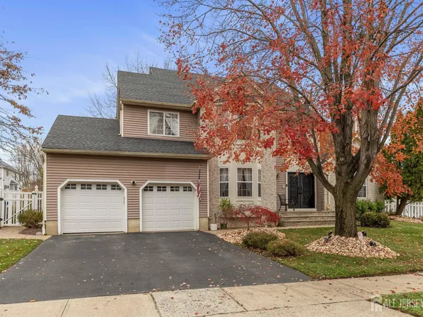 2 Kristen Ct, Matawan, NJ 07747