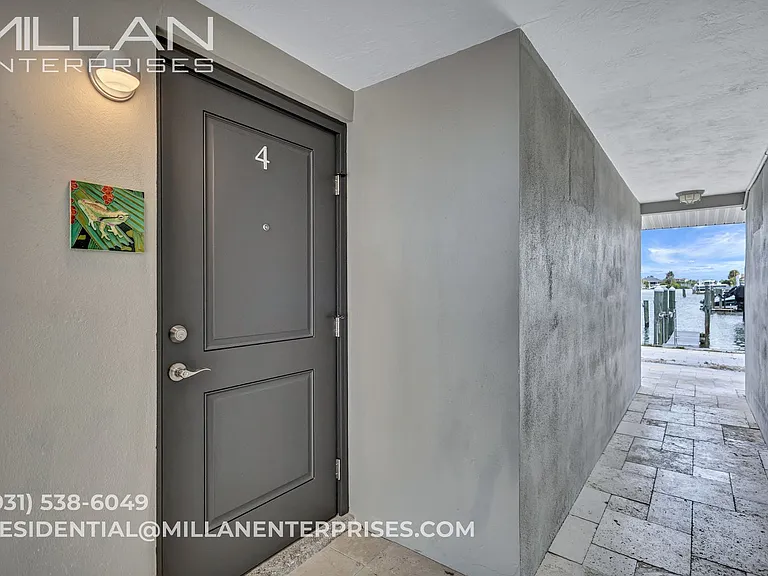 325 Capri Boulevard — Photo 43