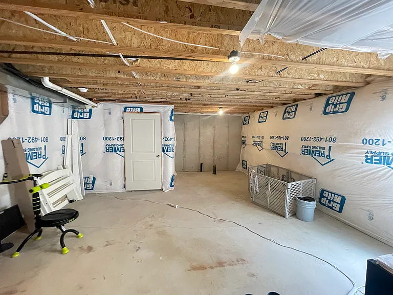 639 W Parker Pl — Photo 12