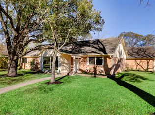 9219 Braes Bayou Dr, Houston, TX 77074