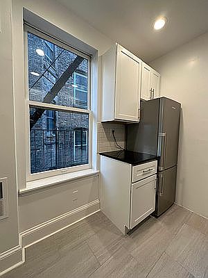 5th image of 287 W 4th St APT 3