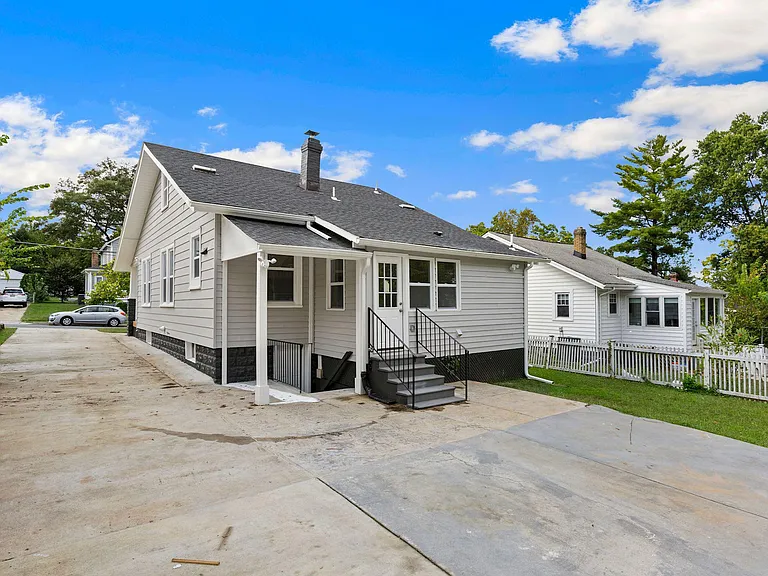6011 44th Ave — Photo 31