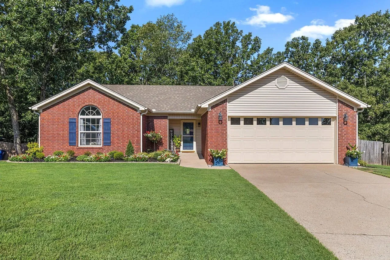 3 bed, 1265 sqft, $1,300 — Photo 1