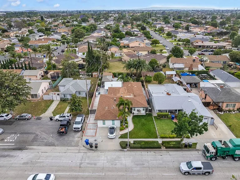 8346 1/2 Imperial Hwy — Photo 13