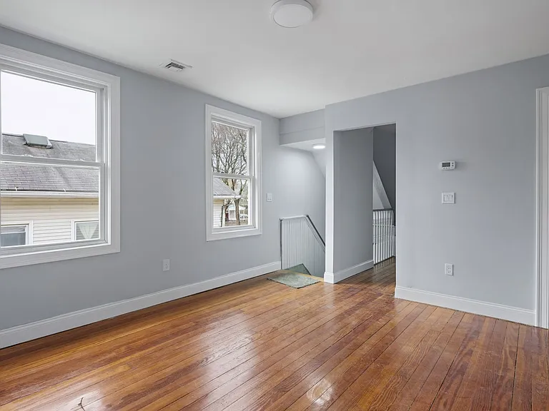 90 Nicoll St. — Photo 11