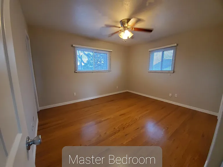 924 Ellston St — Photo 7