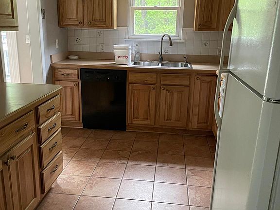 5th image of 337 Larch Pl
