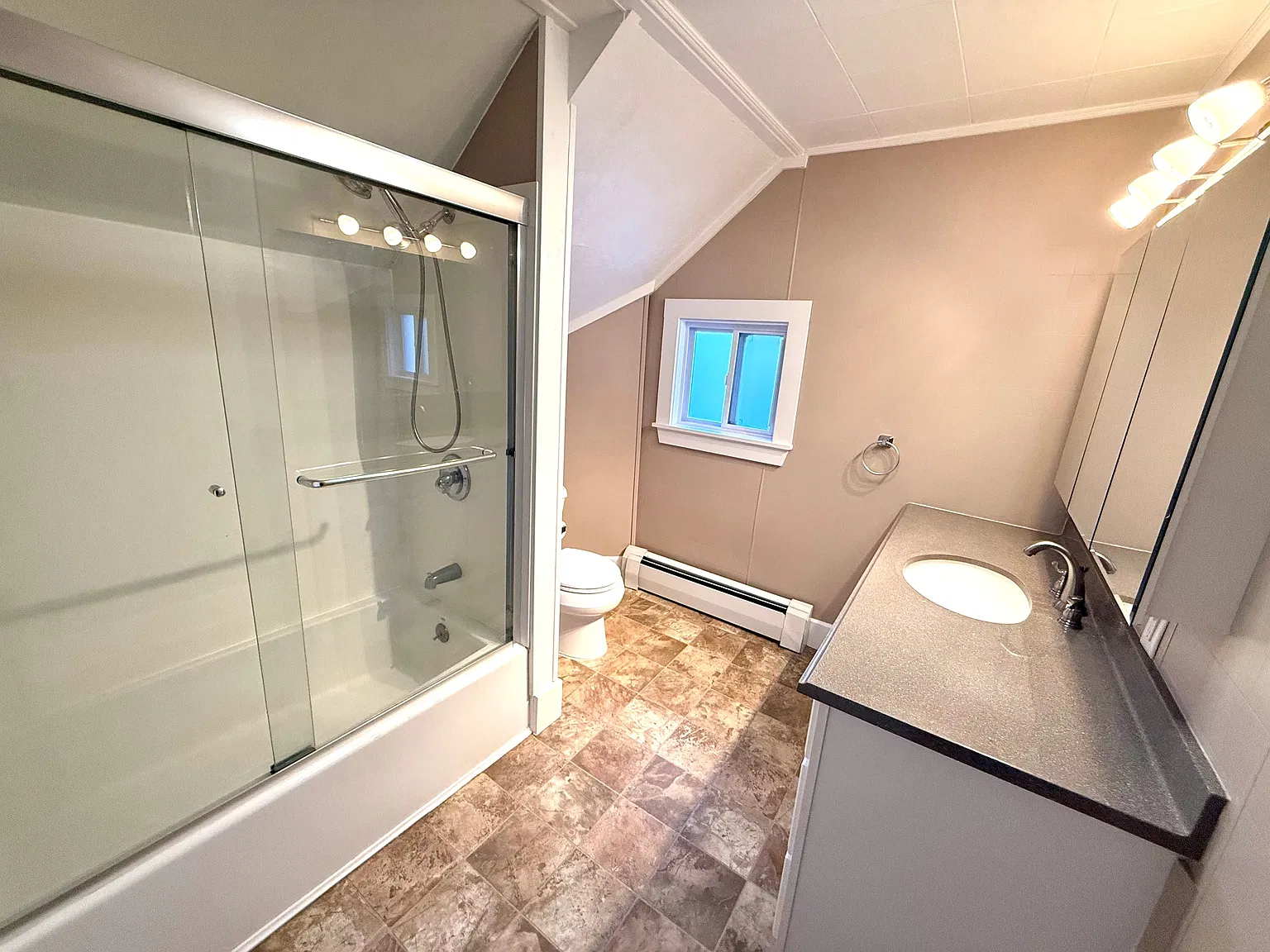 2 bed, 1.0 bath, 750 sqft, $1,950 — Photo 4