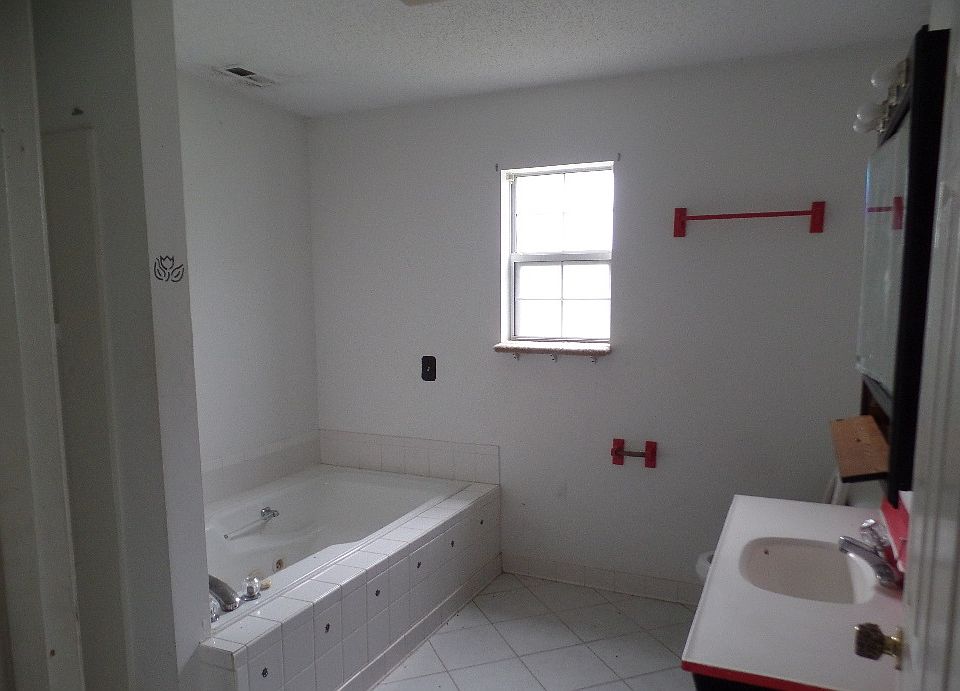 1st image of 1154 Evans Ave