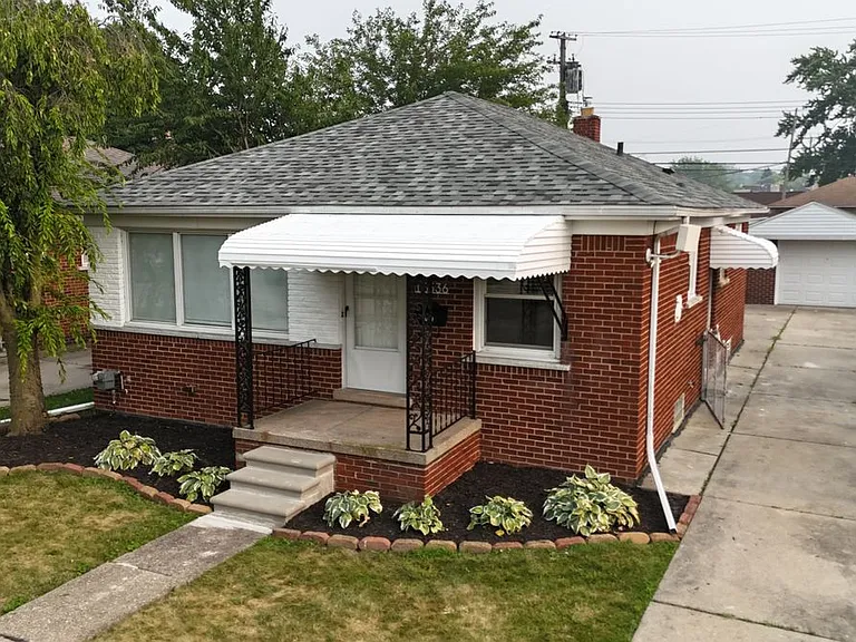 18536 Holland Ave — Photo 1