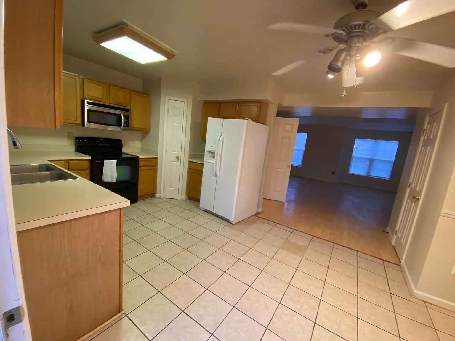 4 bed, 2.5 bath, 1556 sqft, $2,650 — Photo 3