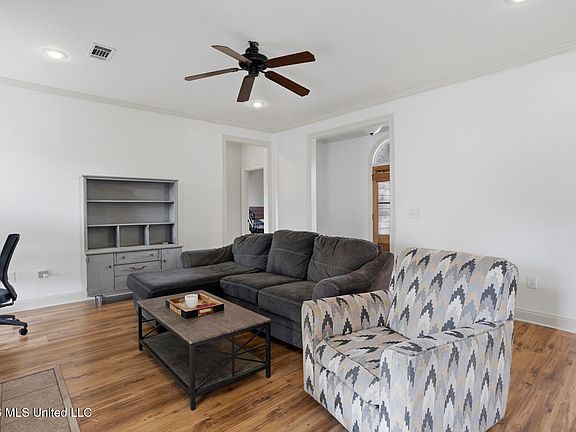 5th image of 812 Jason Cv