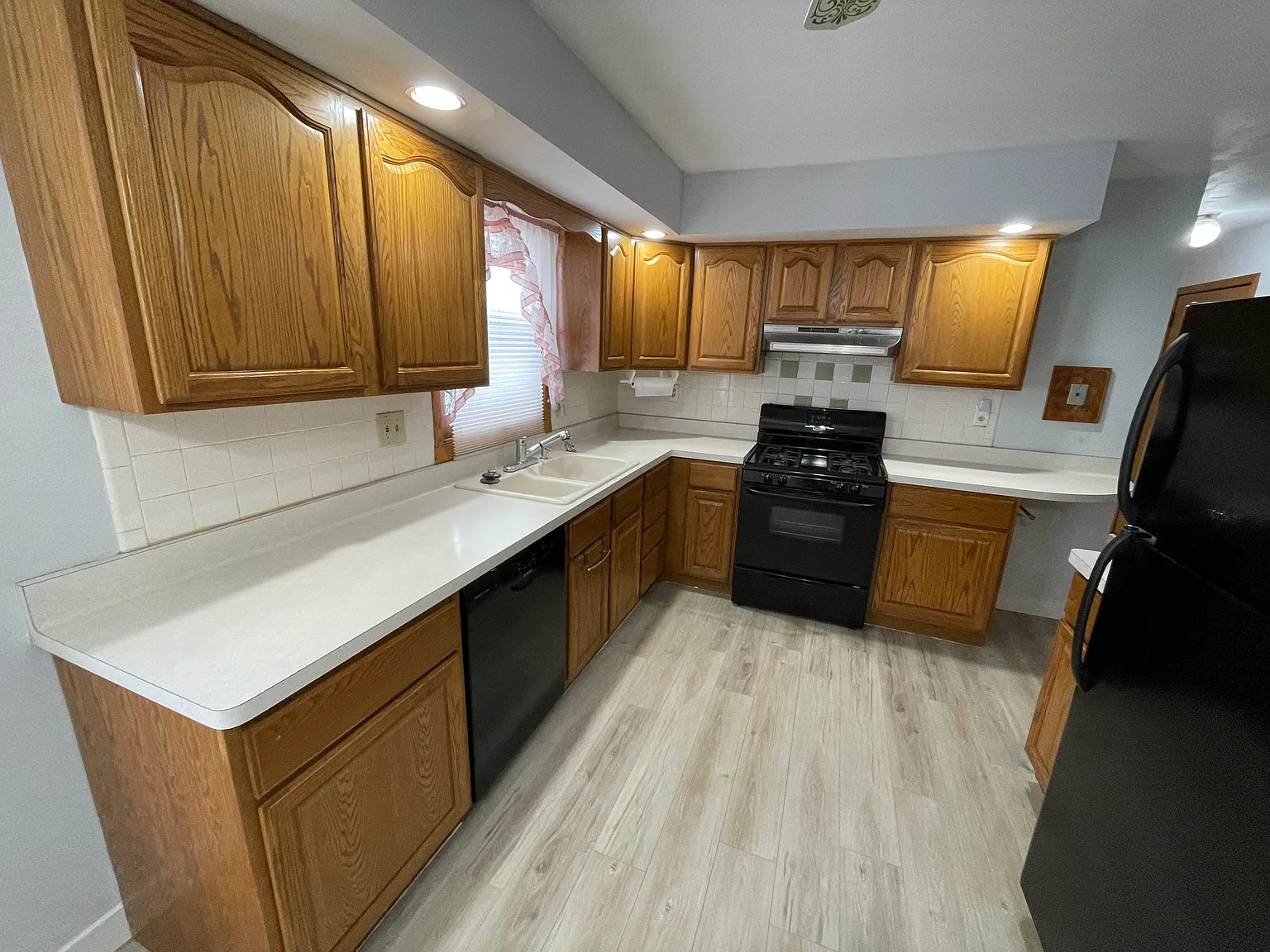3 bed, 2.5 bath, 1512 sqft, $1,950 — Photo 4