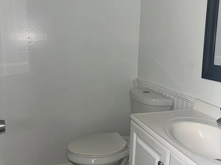 6560 Lake Forest Dr — Photo 9