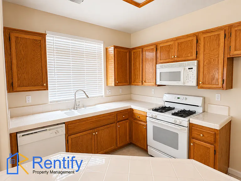 404 Windsor Park Dr — Photo 13