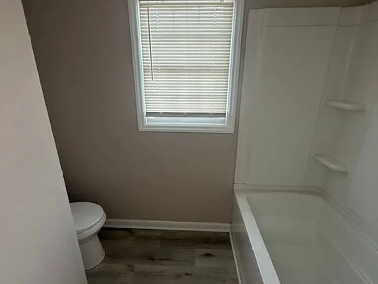 100-114 Ivey Rd — Photo 12