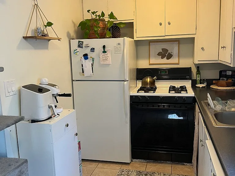 737 S Windsor St #4 — Photo 6