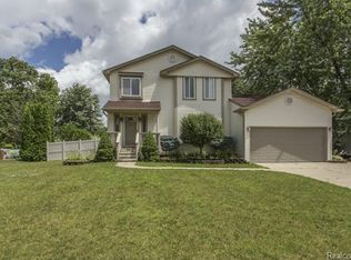 492 N Bryar St, Westland, MI 48185