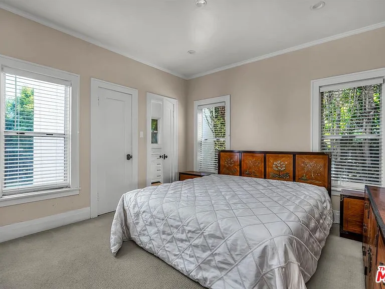 10736 Ashton Ave — Photo 9