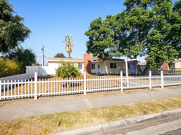 2nd image of 2665 W Cerritos Ave